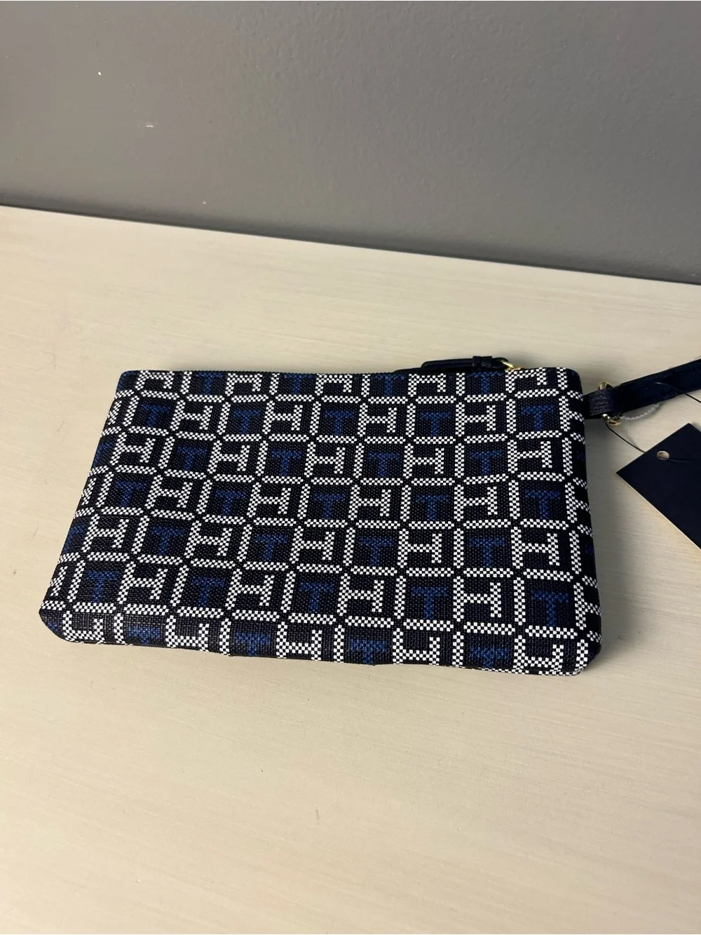 Tommy Hilfiger compact wristlet